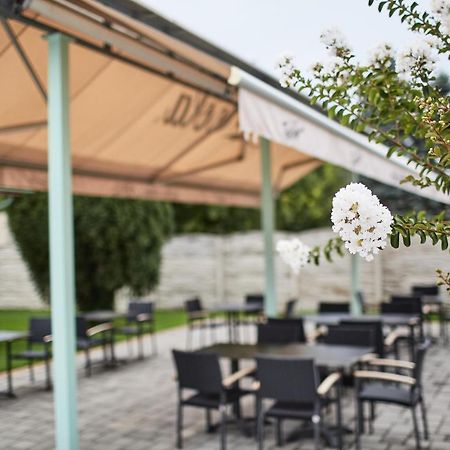 Aquasol Resort Mosonmagyaróvár Exteriör bild