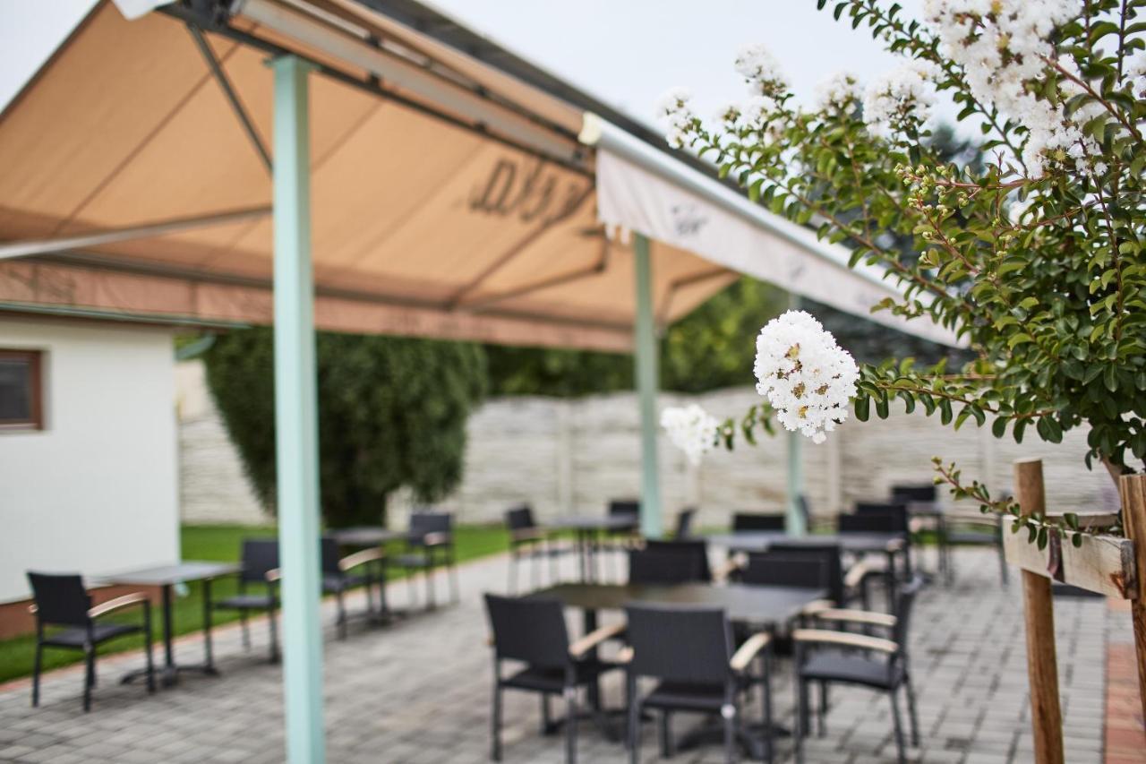 Aquasol Resort Mosonmagyaróvár Exteriör bild