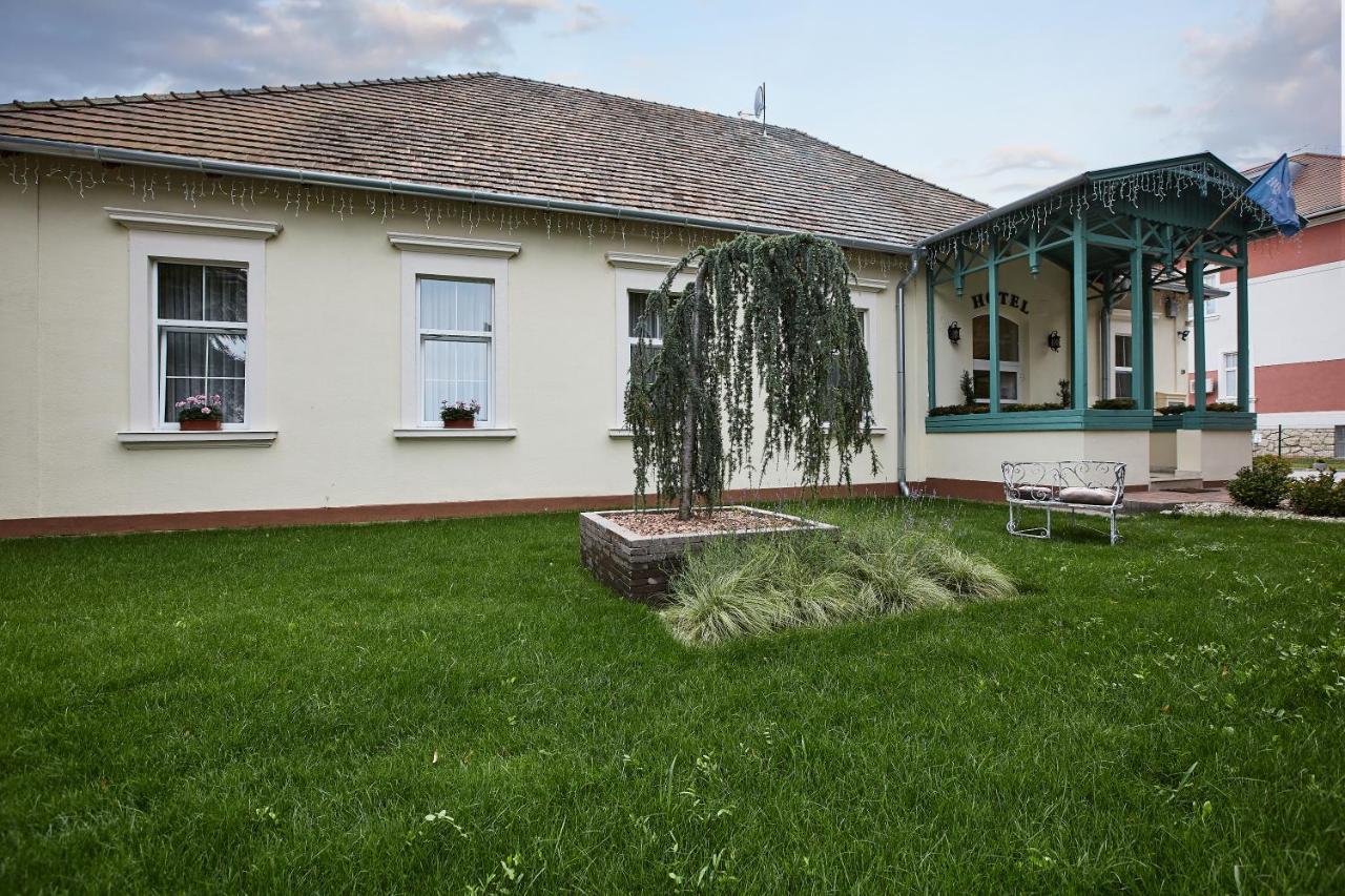 Aquasol Resort Mosonmagyaróvár Exteriör bild