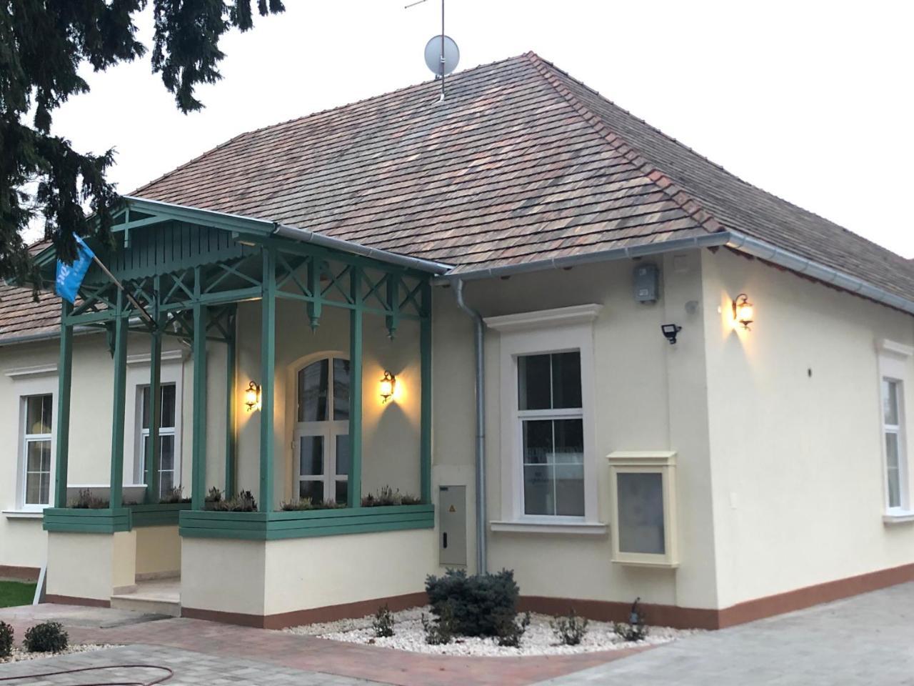 Aquasol Resort Mosonmagyaróvár Exteriör bild