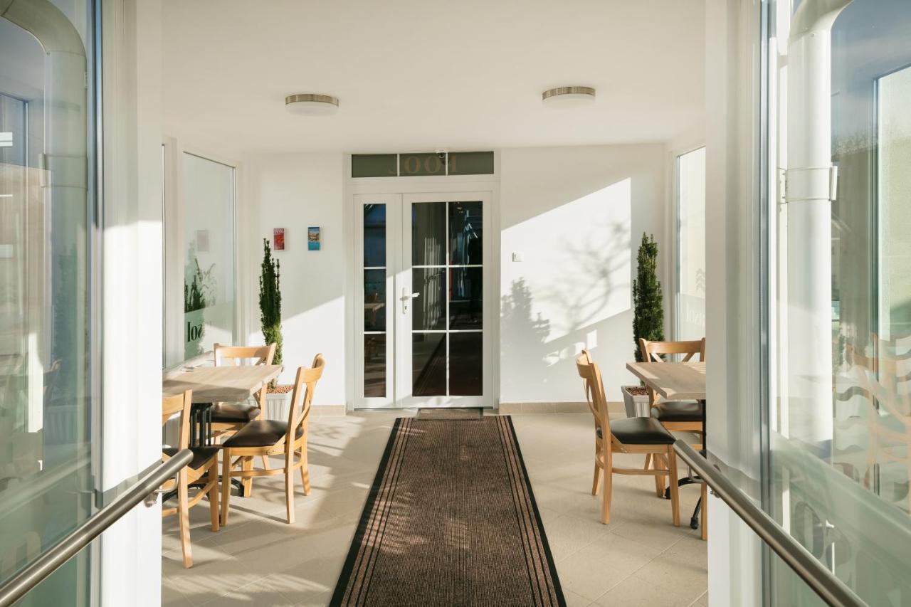 Aquasol Resort Mosonmagyaróvár Exteriör bild