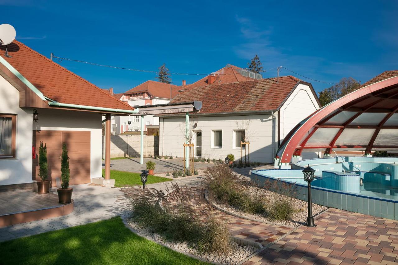 Aquasol Resort Mosonmagyaróvár Exteriör bild